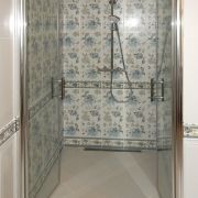 Дверь в душевую нишу распашная LUX DOOR GK-602 GuteWetter