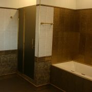 Дверь в душевую нишу распашная LUX DOOR GK-602A GuteWetter