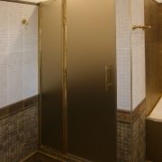 Дверь в душевую нишу распашная LUX DOOR GK-602A GuteWetter