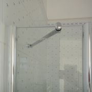 Дверь в душевую нишу распашная LUX DOOR GK-602A GuteWetter