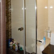 Дверь в душевую нишу распашная LUX DOOR GK-602B GuteWetter