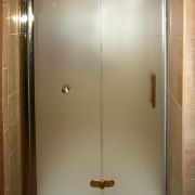 Дверь в душевую нишу складная двухстворчатая LUX DOOR GK-102A GuteWetter